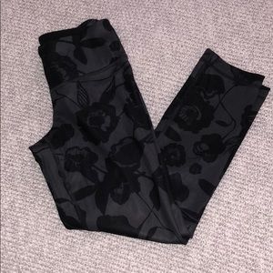 Lululemon size 2 luxtreme crops